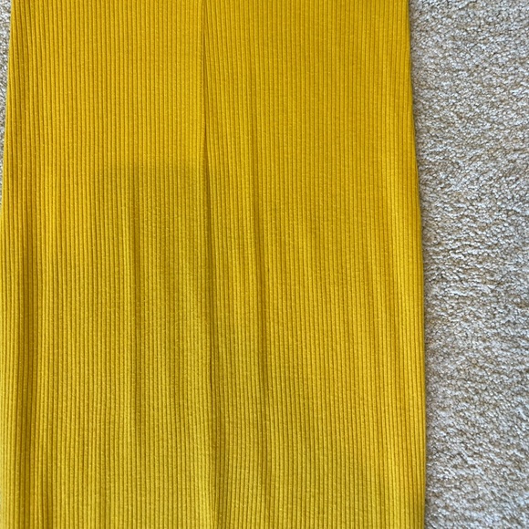 YELLOW DRESS - Picture 3 of 7